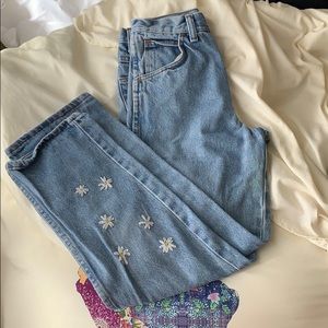 Daisy embroidered high waisted jeans